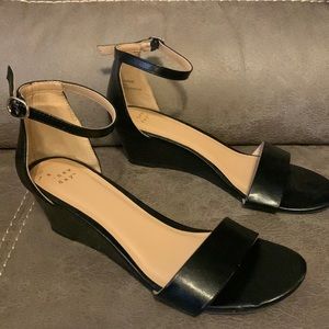 Black strappy wedges